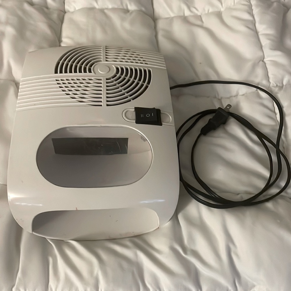 Nail dryer hot and cold plug in